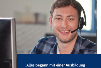 Mitarbeiter lacht in die Kamera
